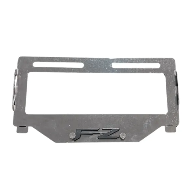 PORTA PLACA EN ACERO CON TORNILLOS — imagen 2